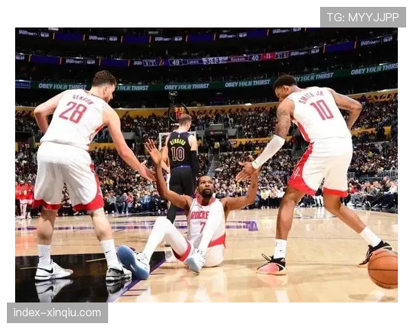 杜兰特因左脚踝扭伤被列为出战成疑，火箭伤病报告更新